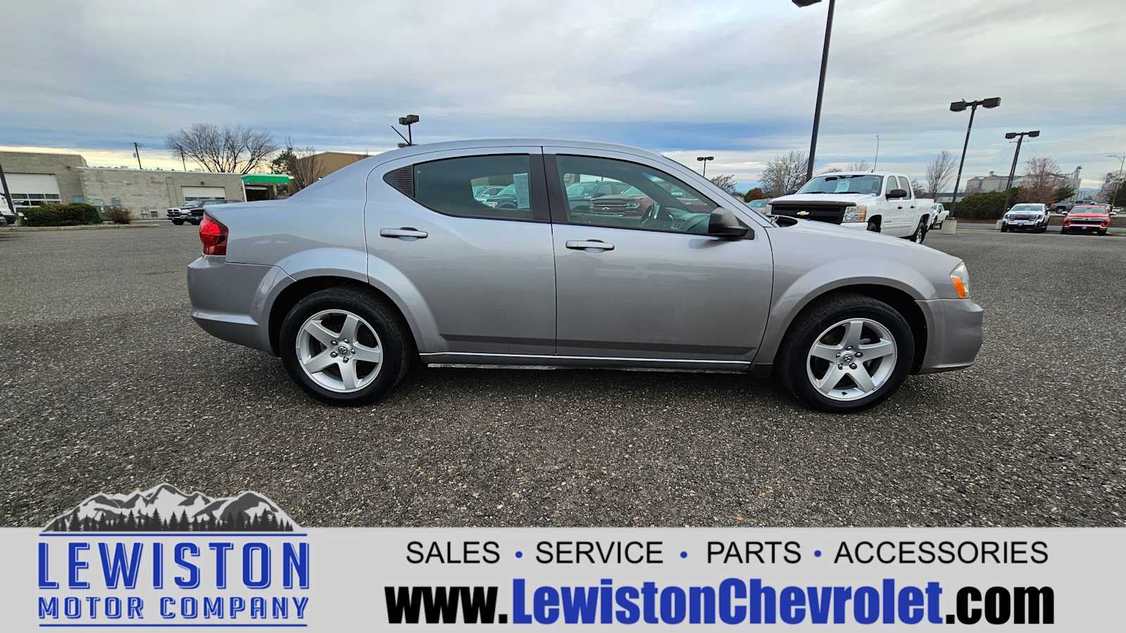 2013 Dodge Avenger — interior view